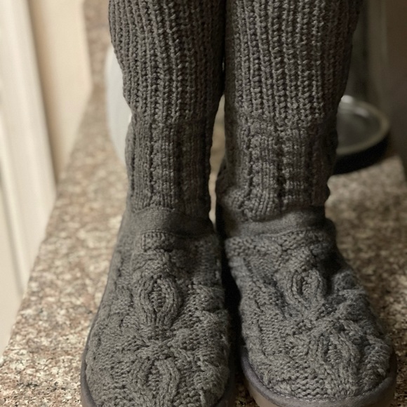 COPY - COPY - COPY - Ugg Leland Boots - Picture 3 of 7